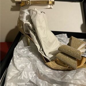 Brand new dress up gold high heels w/bows and mirror metallic sleek stiletto.
